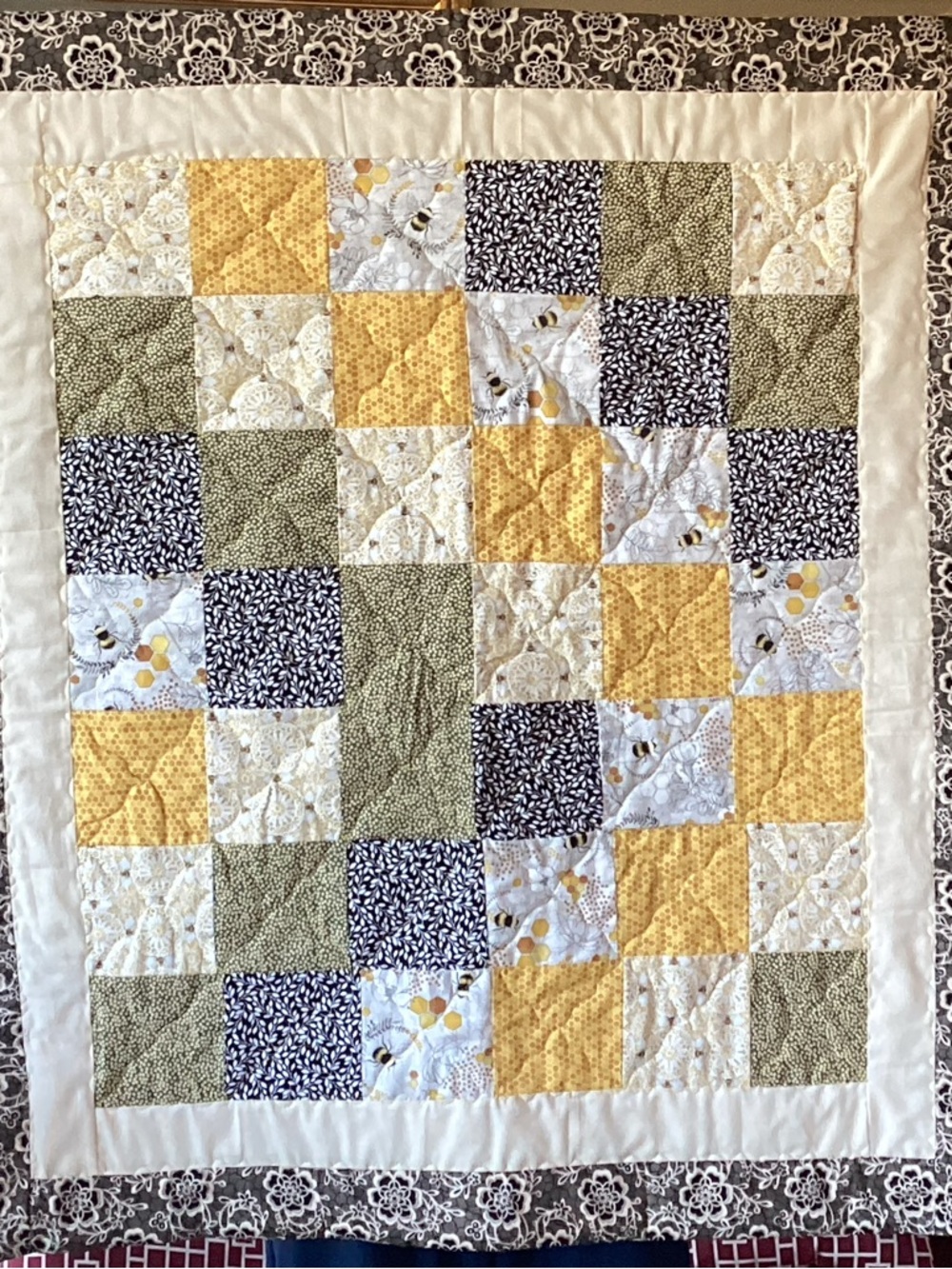 NWT. Hand Crafted Honey Bees Quilt